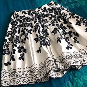 Talbots A-line White Skirt with Black Roses Sz 2